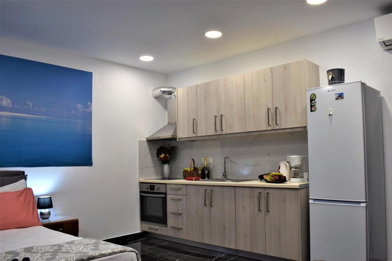 Istron Corner Apartments Extérieur photo